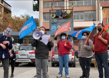 Con juicio simbólico exigen renuncia del Presidente Sebastián Piñera en Valparaíso