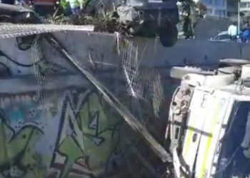 Camión cayó a las vías del metro en Viña del Mar