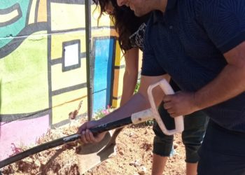 Para generar conciencia medioambiental, candidato a consejero regional Pablo Santander realiza talleres de huerto y compostaje