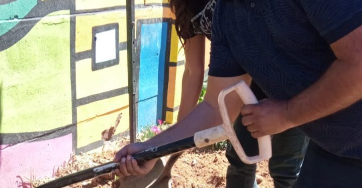 Para generar conciencia medioambiental, candidato a consejero regional Pablo Santander realiza talleres de huerto y compostaje