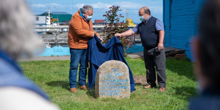 Colocan primera piedra de memorial en recuerdo de trabajadores portuarios mártires de San Antonio