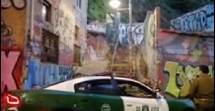 Investigan homicidio en escalera del paseo Dimalow de Valparaíso