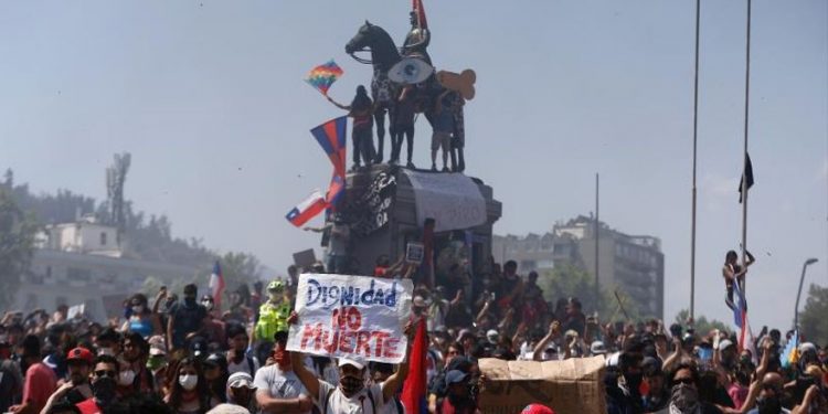 Para presionar por indulto: familiares de presos del estallido social inician huelga de hambre
