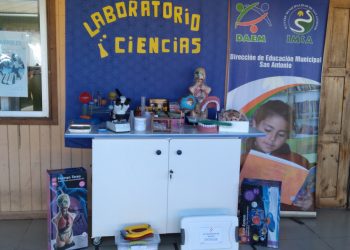 11 establecimientos educacionales municipales de San Antonio recibieron laboratorios móviles