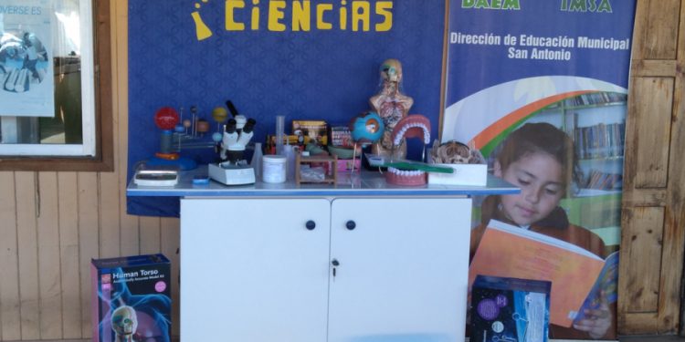 11 establecimientos educacionales municipales de San Antonio recibieron laboratorios móviles