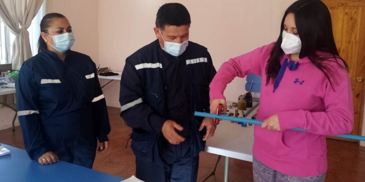 En comunas del Valle de Aconcagua llevan a cabo taller gratuito de gasfitería para mujeres