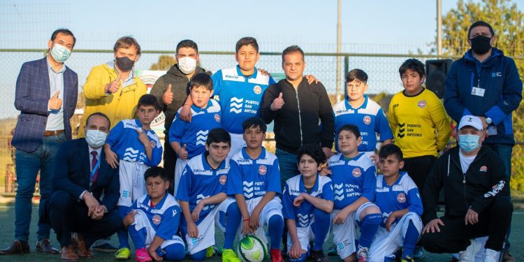 San Antonio: con emotivo homenaje a menor fallecido comenzó la “Copa Agustín Morandé Bustos” en el sector de Bellavista