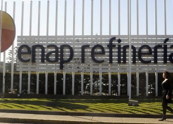 Senadora Allende pide al superintendente de Medio Ambiente mayor fiscalización en El Quisco y en la refinería de ENAP