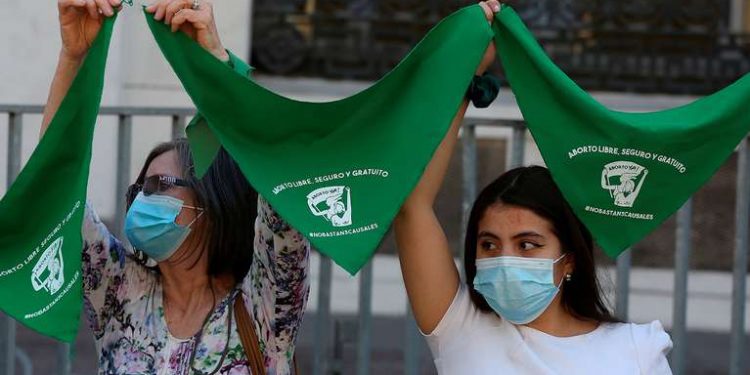 Tras ser aprobado en particular en comisión aborto hasta las 14 semanas vuelve a Sala de la Cámara