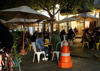 Chile tuvo su primera noche sin toque de queda después de un año y medio