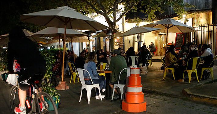 Chile tuvo su primera noche sin toque de queda después de un año y medio