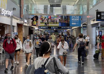 EE.UU. elimina el requisito de vacunación a los menores de edad que ingresen al país vía aérea