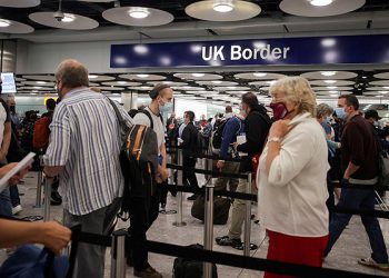 COVID-19: Reino Unido retira a todos los países de su lista roja de destinos de riesgo