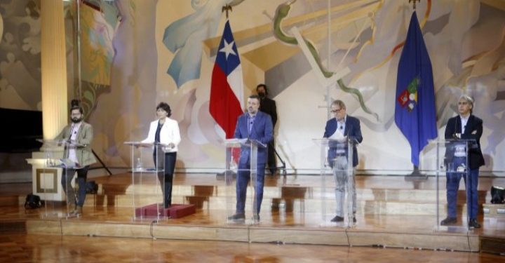 Candidatos presidenciales debaten en la Universidad de Chile sobre propuestas de cara a la elección
