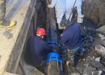 Nueva filtración en matriz de subida Washington obliga a posponer reposición de agua potable en Valparaíso