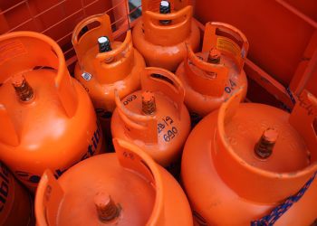 «Gas popular»: valoran anuncio de ENAP de ampliar red de envasado pero advierten de dificultades para un precio justo si gana Kast