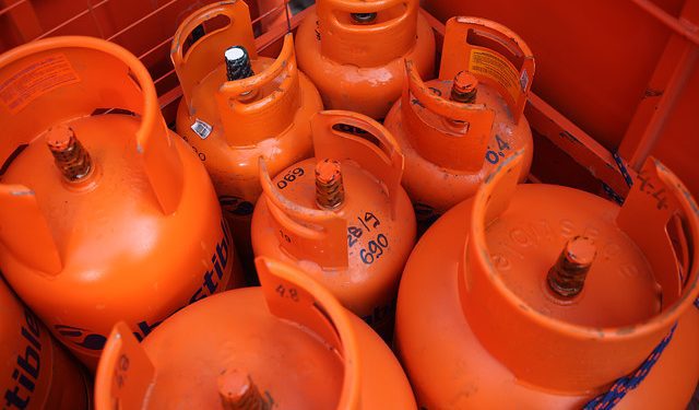 «Gas popular»: valoran anuncio de ENAP de ampliar red de envasado pero advierten de dificultades para un precio justo si gana Kast