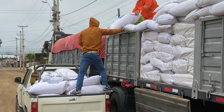 En Zapallar concretan convenio para compra de alimento para animales de productores afectados por la falta de agua