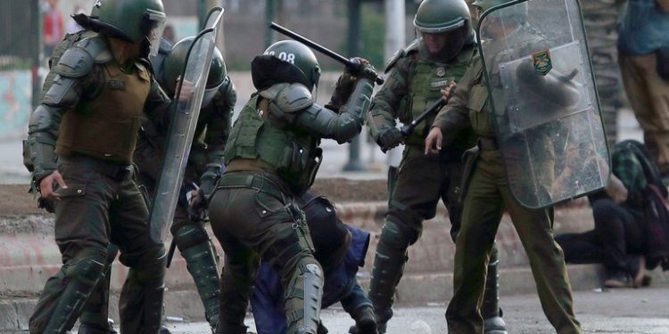 Juzgado de Viña del Mar decreta prisión preventiva para dos carabineros por apremios ilegítimos y disparos injustificados