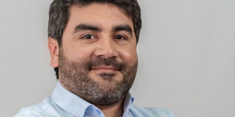 Candidato a diputado Esteban Vega busca generar encuentro con el director nacional de Fonasa para revisar licitación 2021 de peritoneo y hemodiálisis