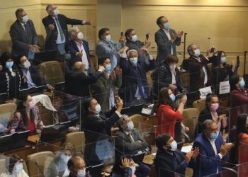 Tras extensa sesión y 15 horas de exposición del diputado Naranjo la Cámara aprueba la acusación constitucional contra el presidente Piñera