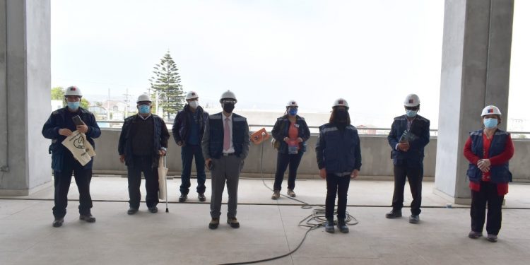 San Antonio: representantes de la comunidad realizan primera visita a las obras del nuevo Hospital Claudio Vicuña