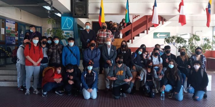 Viña del Mar: constituyente Agustín Squella explica a estudiantes del Liceo Benjamín Vicuña Mackenna labor de la Convención