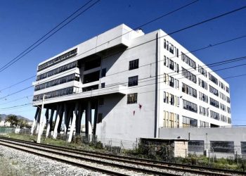 Habitantes de Villa Alemana votan el diseño que dará color y esencia local al muro norte del edificio consistorial