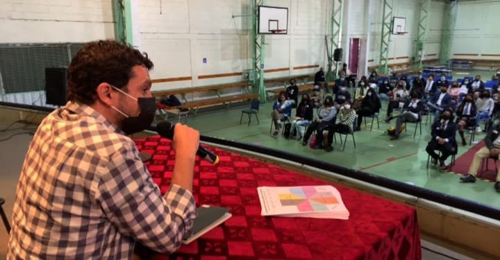 Constituyente Jaime Bassa participó junto a alcaldesa Macarena Ripamonti en cabildo con estudiantes de Viña del Mar