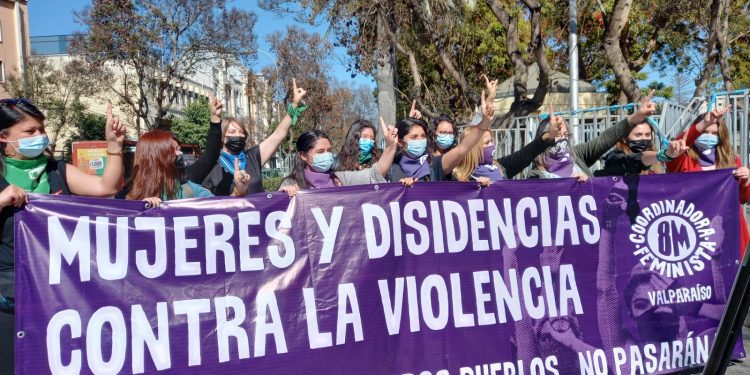 Organizaciones y voceras feministas anuncian que apoyarán «de manera transversal» a Gabriel Boric