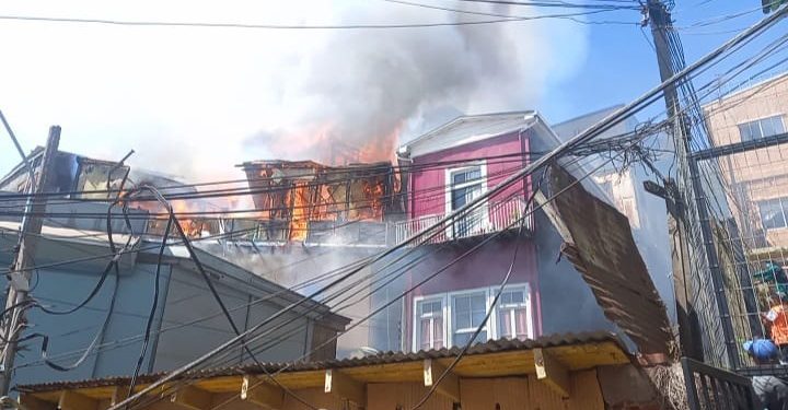 A 10 aumentaron las viviendas destruidas por incendio en Valparaíso