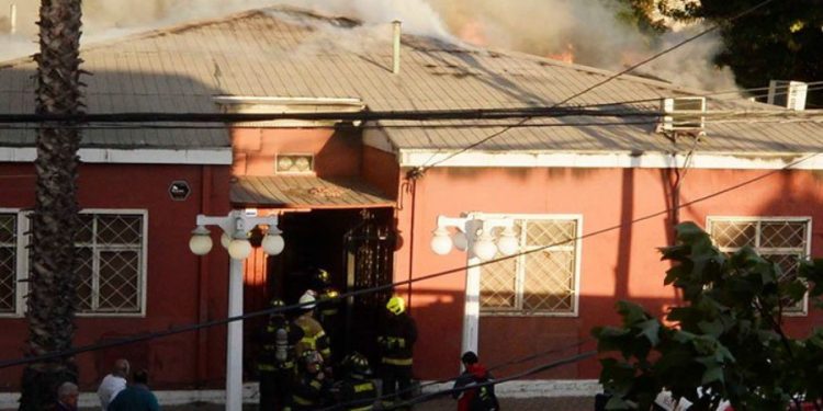 Tribunal absuelve a cuatro acusados de ataque incendiario a la Municipalidad de Quilpué durante el estallido social