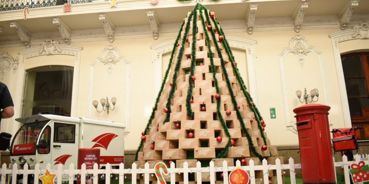 CorreosChile extiende su campaña navideña para apadrinar cartas de niñas y niños