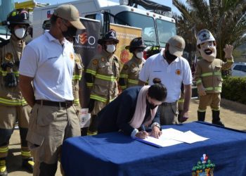 Viña del Mar: Municipalidad entrega explotación de estacionamientos de borde costero y Estero Marga Marga a Bomberos de la comuna