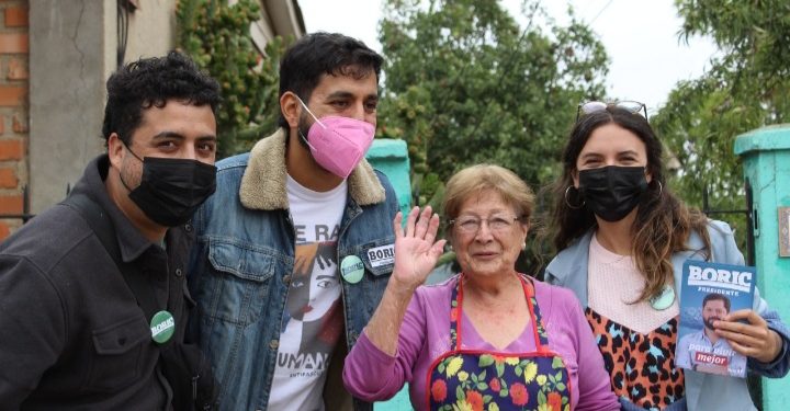 Viña del Mar: hasta Achupallas llegó gira “Un millón de puertas por Boric” de cara a la segunda vuelta