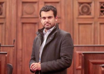 Convencional Jaime Bassa recibe libro con reflexiones ciudadanas sobre Discapacidad, Autismo y Derechos Humanos