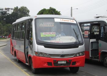En confuso hecho desconocidos obligan a chofer de micro a llevarlos desde Quilpué hasta funeral en Valparaíso
