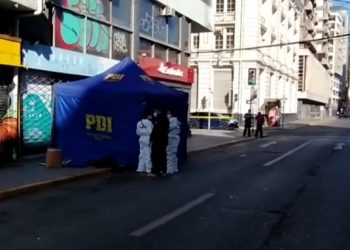 Hombre muere tras ser baleado en pleno centro financiero de Valparaíso