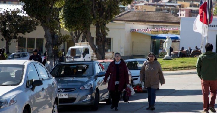 Trabajadores de los cementerios municipales de Valparaíso alcanzan mejoras laborales