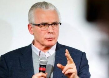 Baltasar Garzón y otras personalidades de 11 países entregan su respaldo a candidatura de Boric