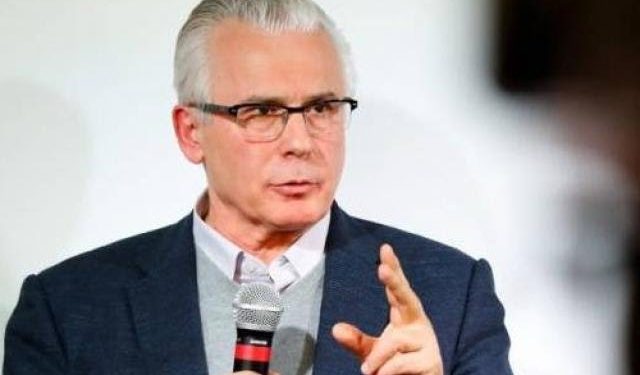 Baltasar Garzón y otras personalidades de 11 países entregan su respaldo a candidatura de Boric