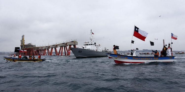 ENAP suspende negociaciones con pescadores de Quintero y retira todas sus propuestas