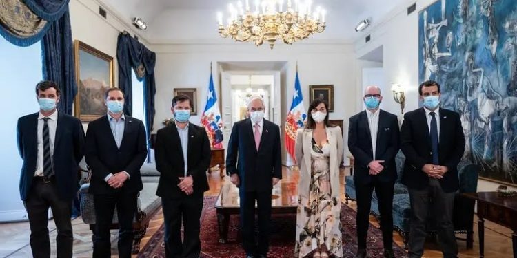 Sebastián Piñera invita a Gabriel Boric a su última gira a Colombia