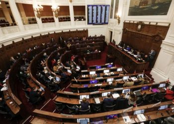 Propuesta de Vamos por Chile de mantener periodo parlamentario y presidencial a autoridades recién electas es rechazada por Mesa de la Convención