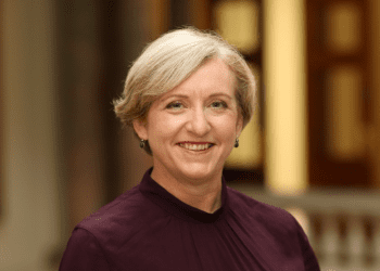 Con técnica del «pinchazo» roban a embajadora del Reino Unido en Playa Ancha