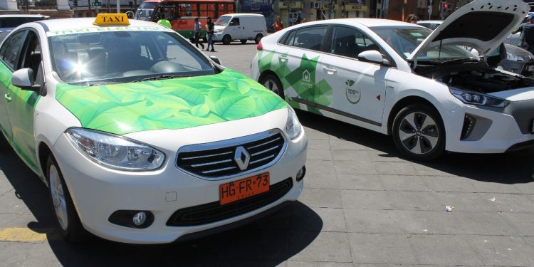 Instan a conductores de taxis y colectivos del Gran Valparaíso a sumarse a la Electromovilidad