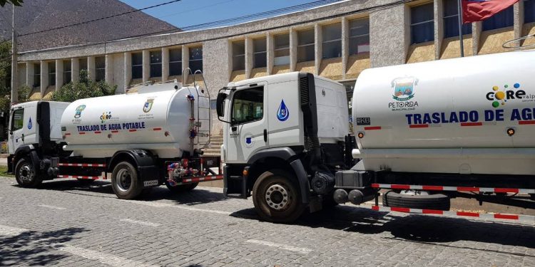 En Petorca reciben los primeros camiones aljibes financiados por el Gobierno Regional para ir en apoyo ante crisis hídrica