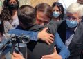 Tras dos años distanciados Gabriel Boric y Jorge Sharp se reencuentran en puerta a puerta en Viña del Mar