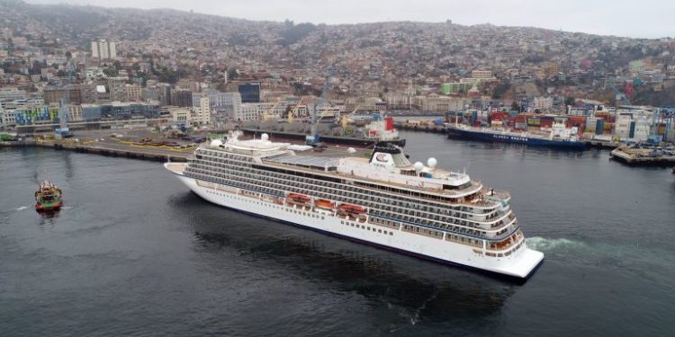 Tres pasajeros de crucero que atracó en Valparaíso dieron positivo a COVID-19