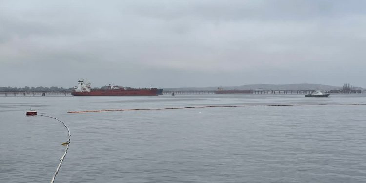 Nuevo derrame de petróleo se registró esta madrugada en la bahía de Quintero